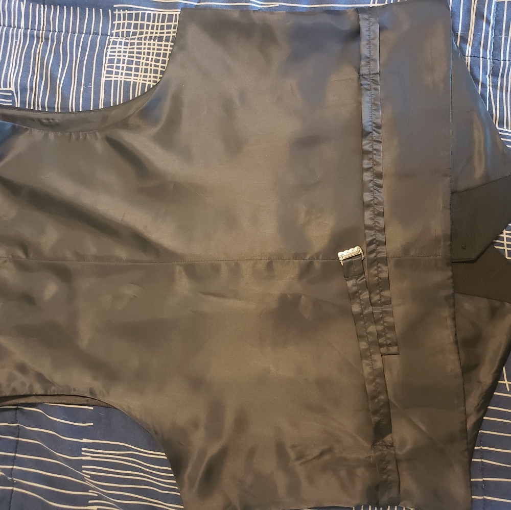 Vest - Picture 3 of 5